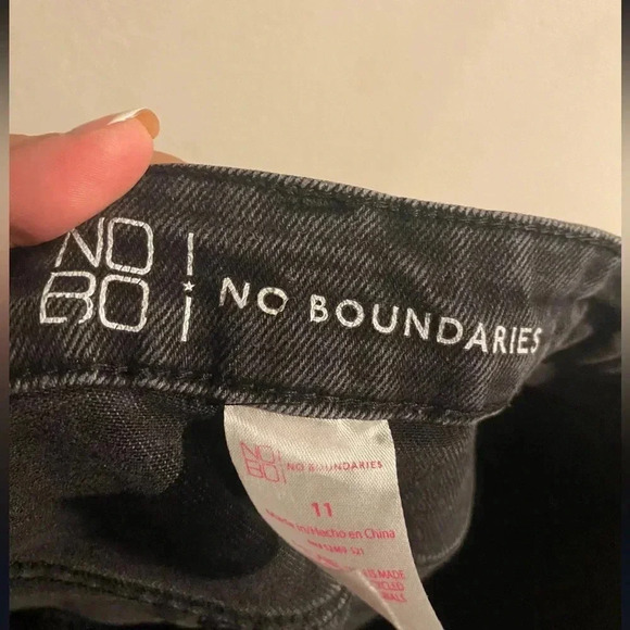 No‎ boundaries black distressed skinny jeans size 11 - Picture 4 of 4